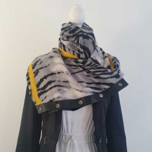 Verstelbare zwart/grijze sjaal met tijgerprint